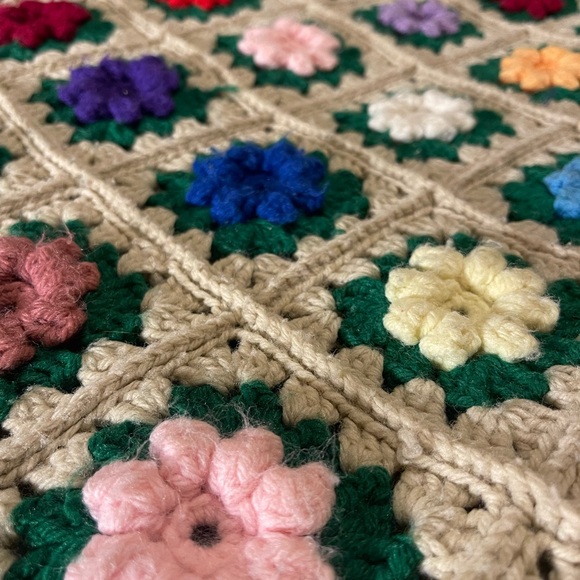 Handmade Granny Square Crochet Blanket Afghan 3D Flowers Vintage Throw 46x72 - Picture 5 of 7
